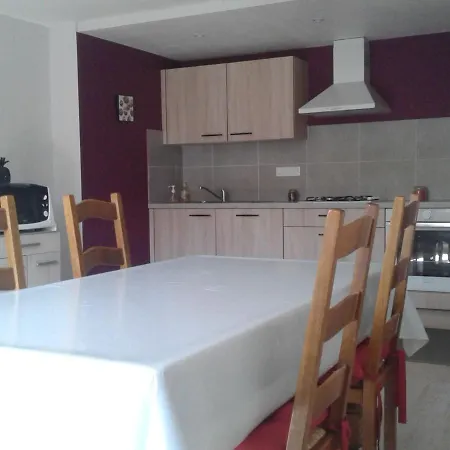 Casa vacanze Mouret, 3 Pièces, 5 Personnes - Fr-1-601-274 *